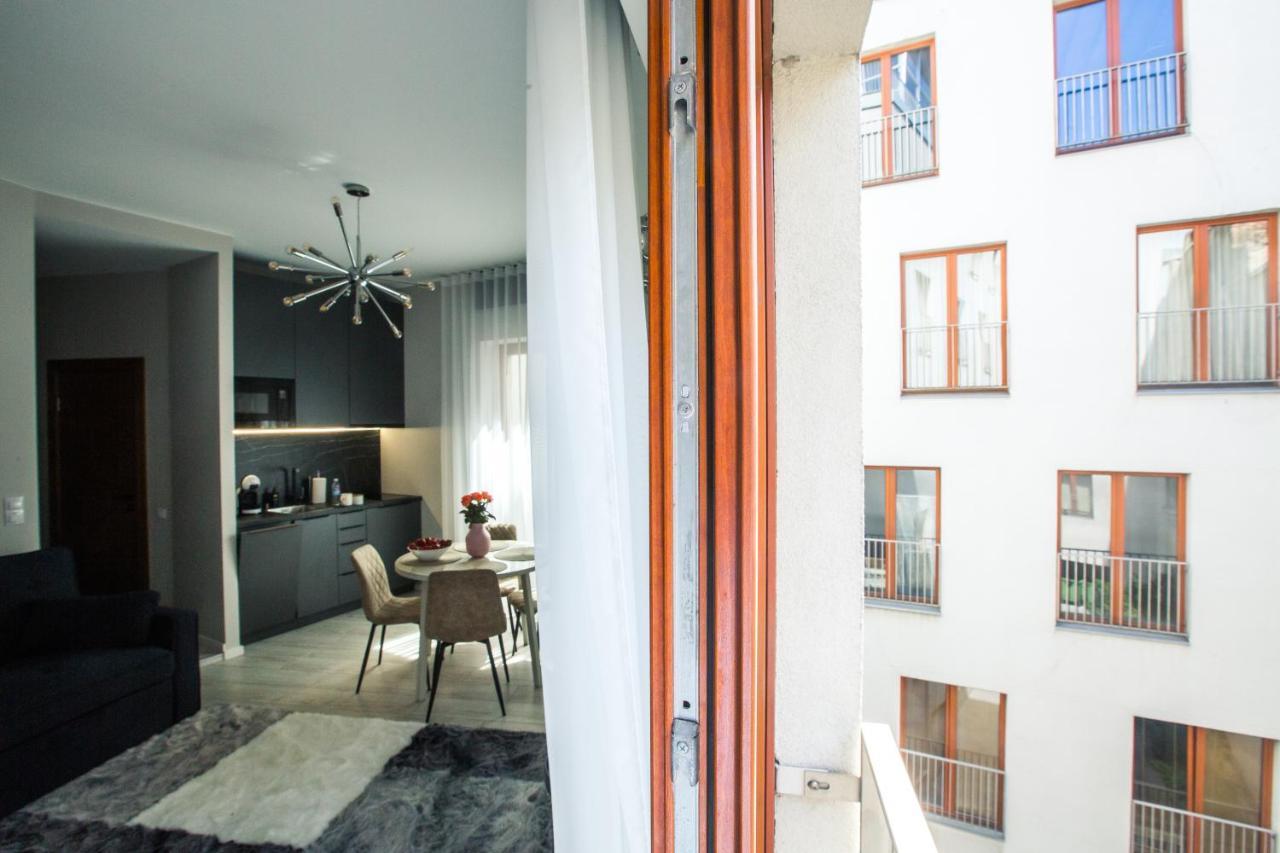 New Modern Studio Apartment In The Old Town Riga Exterior photo